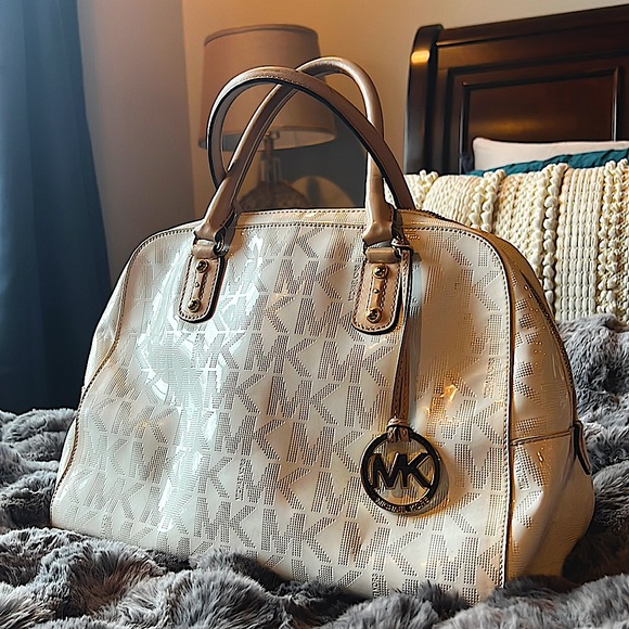 Michael Kors White handbag discontinued - Picture 1 of 4